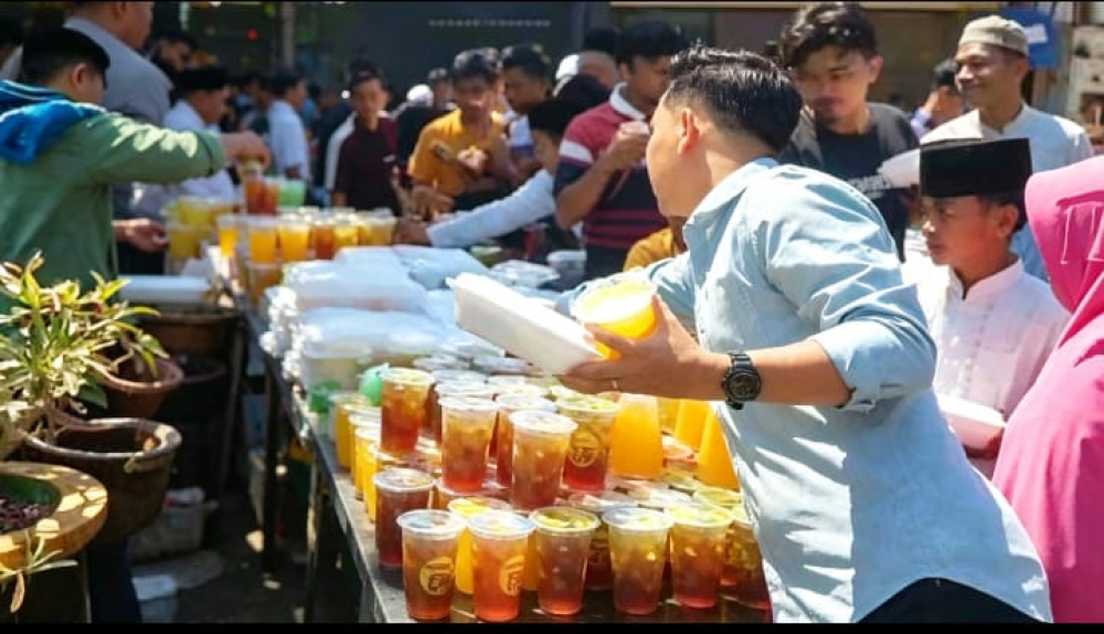 Kapolres Sampang AKBP Anang Hardianto Lanjutkan Komitmen Sosial Lewat "Jumat Berkah"