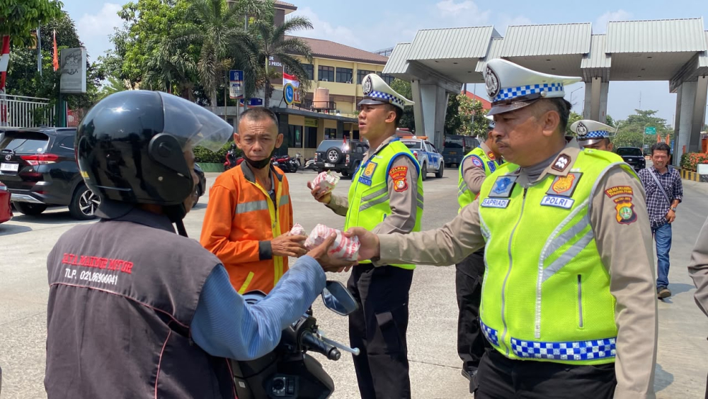 JJOS Jumat Berkah Peduli Polres Pelabuhan Tanjung Priok: Wujud Kepedulian Polri kepada Sopir, Pengemudi Ojol, dan Masyar
