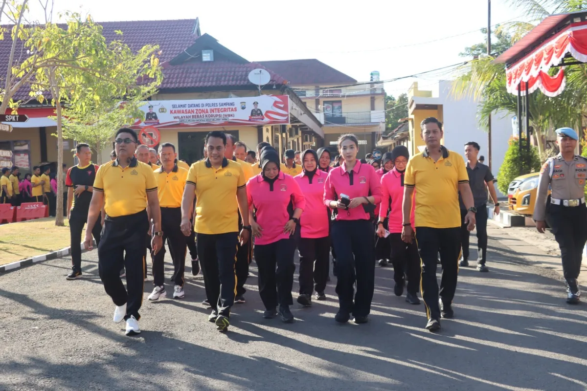 Tingkatkan Kebugaran dan Solidaritas, Polres Sampang Gelar Olahraga Bersama Satbrimob dan Bhayangkari