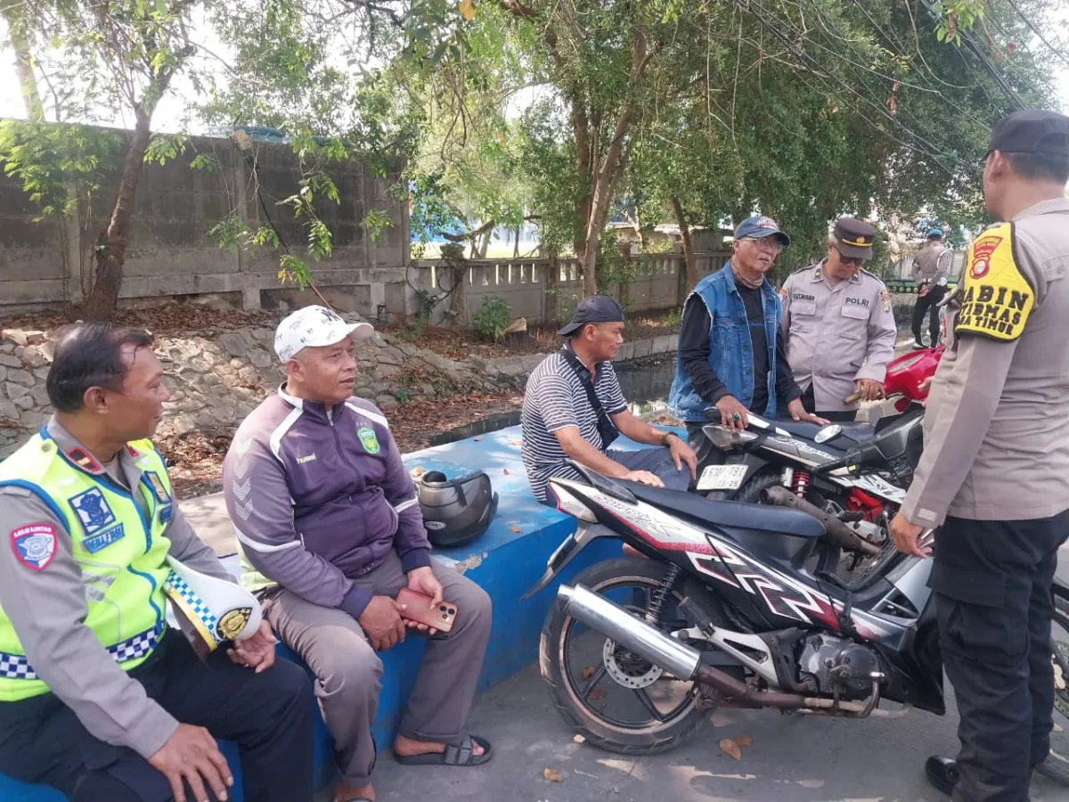 Polres Pelabuhan Tanjung Priok Sampaikan Pesan Kamtibmas kepada Pengemudi Ojek Pangkalan dan Bajaj di Muara Baru