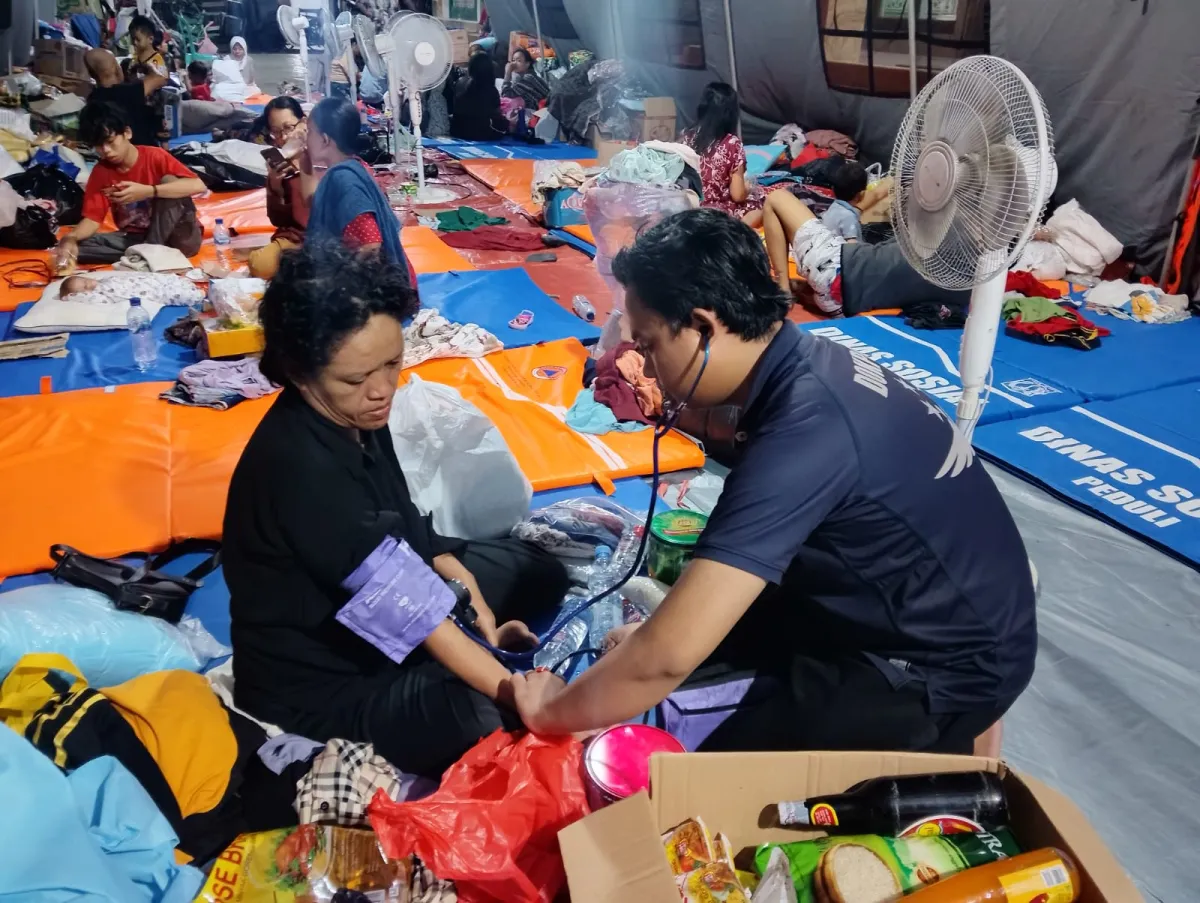 Polres Pelabuhan Tanjung Priok Hadirkan Layanan Kesehatan bagi Warga Terdampak Kebakaran Muara Angke