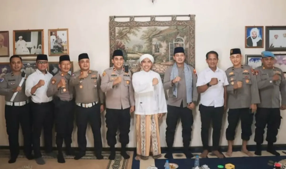 Mempererat Sinergitas Ulama dan Polri, Kapolres Sampang Silaturahmi ke Ponpes Al-Haramain Duwa’ Pote ​