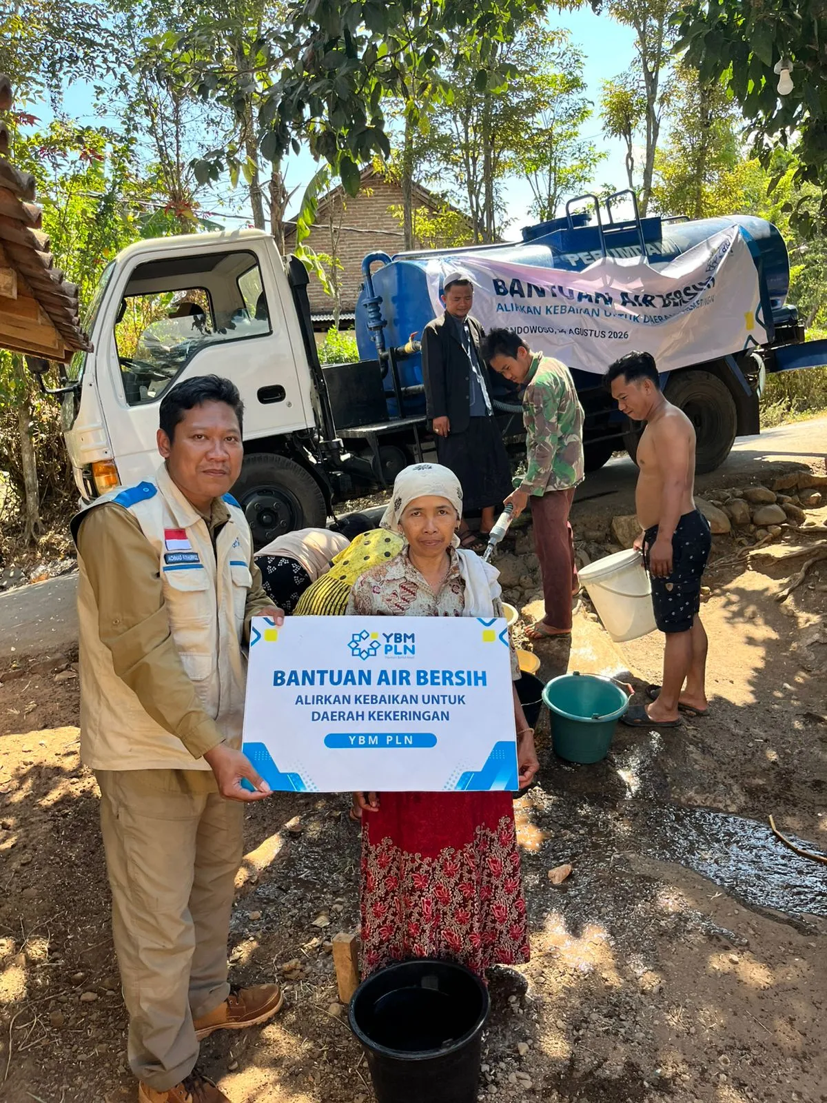Kekeringan Meluas, YBM PLN UIP JBTB Salurkan 50 Ribu Liter Air Bersih ke Bondowoso dan Mojokerto