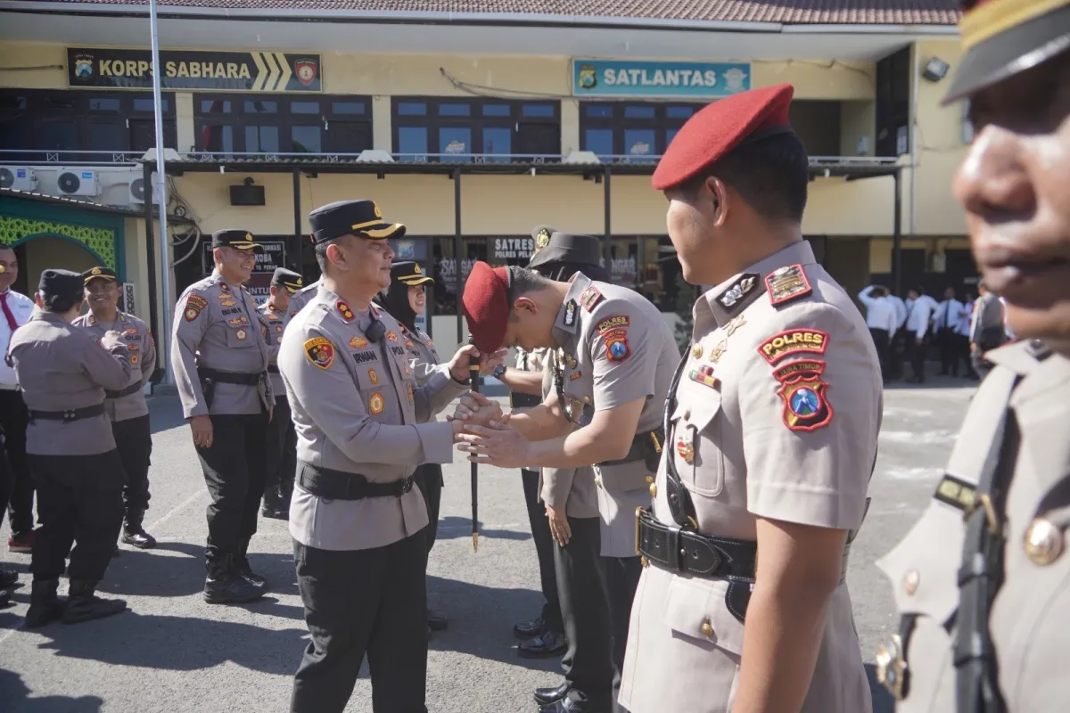 Rotasi Tiga Pejabat Polres Tanjung Perak, Kapolres AKBP Irwan Tekankan Profesionalisme dan Pelayanan Humanis