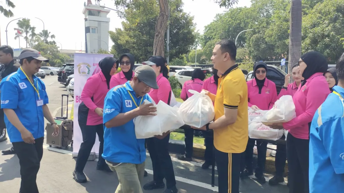 Sambut HKGB ke-74, Polres Tanjung Perak Gelar Bansos Untuk Portir Pelabuhan