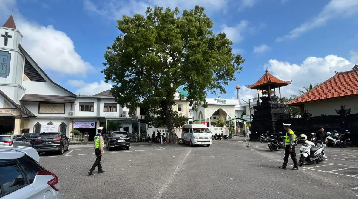 Polres Bandara I Gusti Ngurah Rai Amankan Ibadah Minggu di Gereja Ekklesia Tuban
