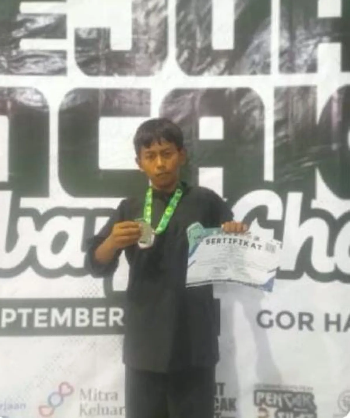 Sabet Juara 2 Surabaya Championship, Miftah dan Keisya Harumkan Nama MI KY Tambak Deres