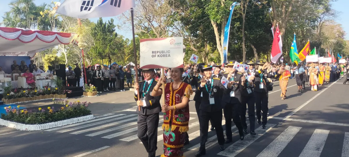 Parade 450 Polwan dari 43 Negara Guncang Bajra Sandhi Puputan Renon