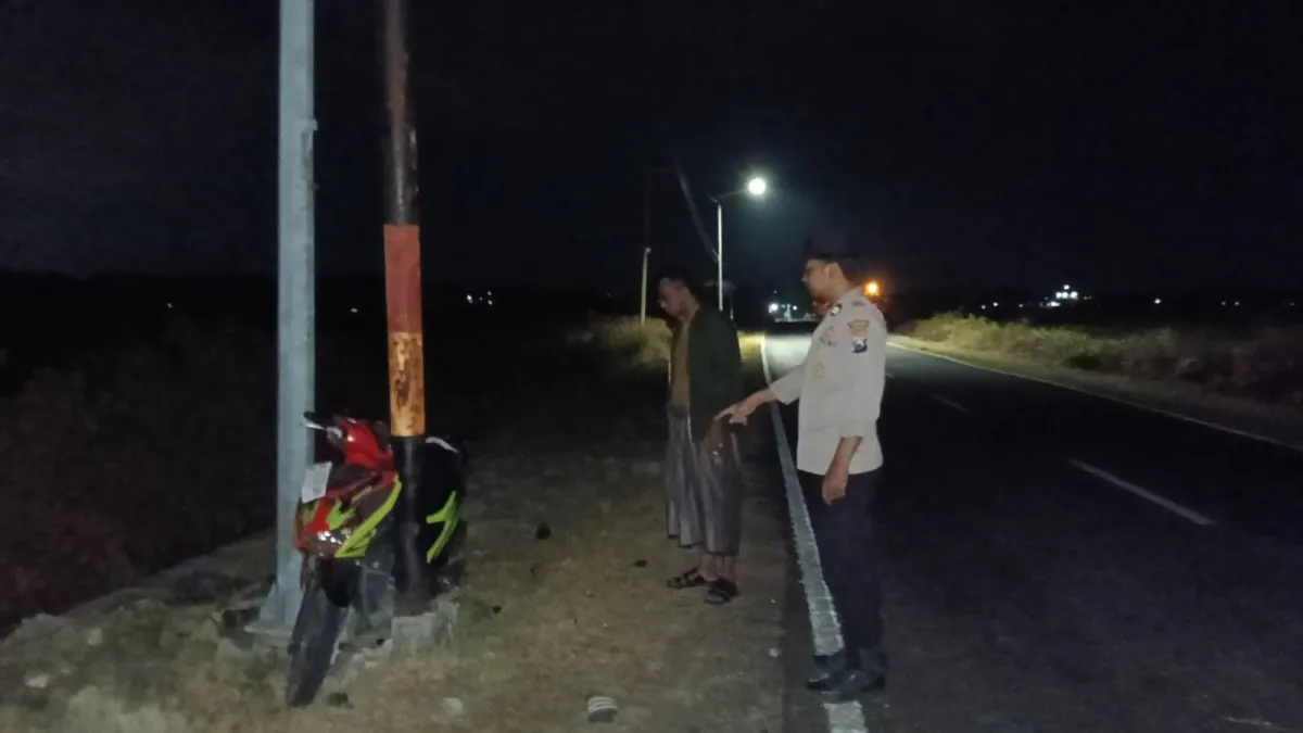 Satu Remaja Meninggal Dunia dan Dua Luka-Luka Usai Sepeda Motor Tabrak Tiang Lampu Jalan di Pangarengan Sampang