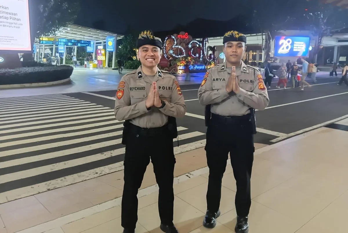 Satsamapta Polres Kawasan Bandara I Gusti Ngurah Rai Hadir Berikan Pelayanan dan Kenyamanan Bagi Pengguna Jasa 