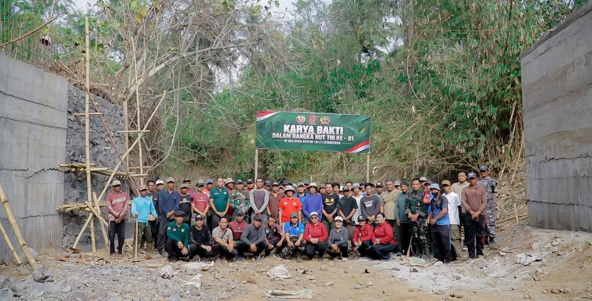 Peringatan HUT TNI ke-81: Kodim 1617/Jembrana Gandeng Elemen Masyarakat Perkuat Akses Transportasi Desa