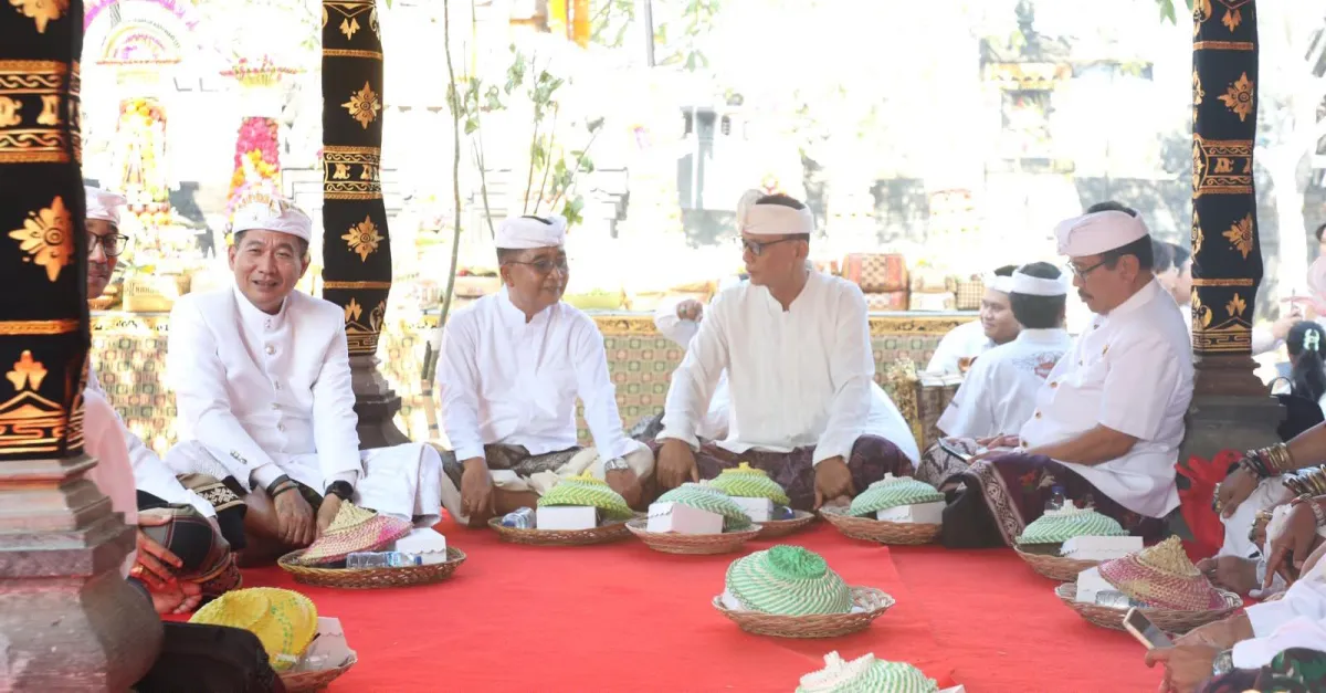 Hadiri Padudusan Alit di UNHI, Wakapolda Bali Ajak Saling Jaga Kondusivitas dan Budaya