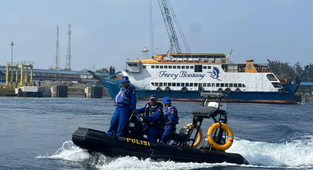 SAR Gabungan Sisir Selat Bali Cari Penumpang KMP Cemerlang yang Diduga Jatuh ke Laut