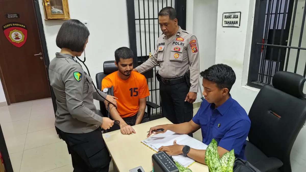 Sie Dokkes Polres Bandara Ngurah Rai Periksa Kesehatan Tahanan