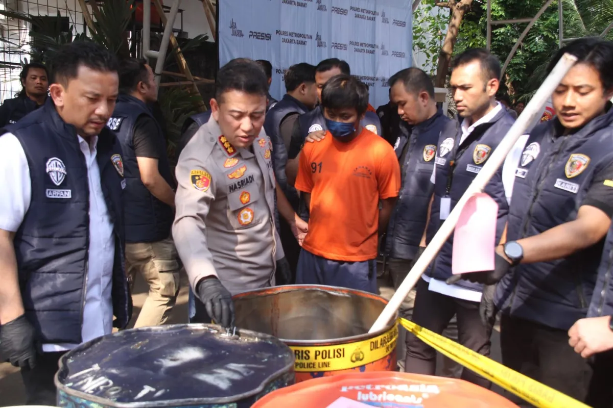 Polisi Bongkar Produksi Oli Palsu di Cengkareng, Oli Bekas Diolah Jadi Seolah-olah Produk Pertamina