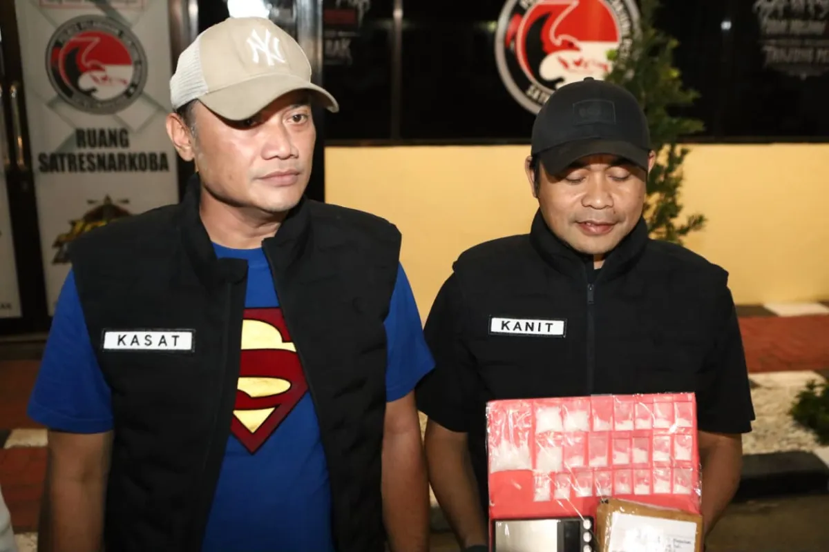 Polres Pelabuhan Tanjung Perak Amankan Pengedar Sabu di Lakarsantri, Sita 42 Gram Sabu