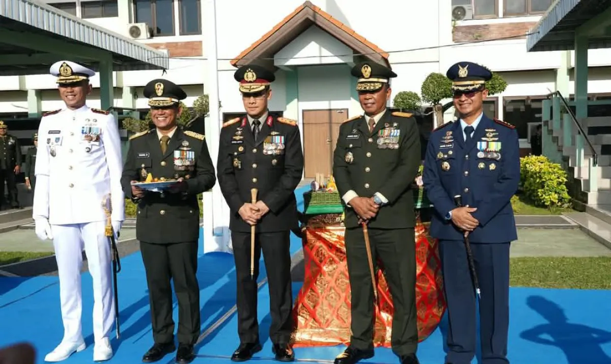 Parade HUT ke-81 TNI di Makorem 163/Wira Satya, Danrem: Sinergi Jadi Kekuatan Bangsa 