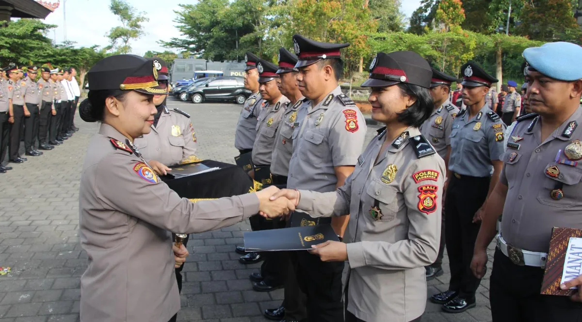 Polres Jembrana Beri Penghargaan Personel Berprestasi, Wujud Apresiasi Atas Dedikasi dan Pengabdian