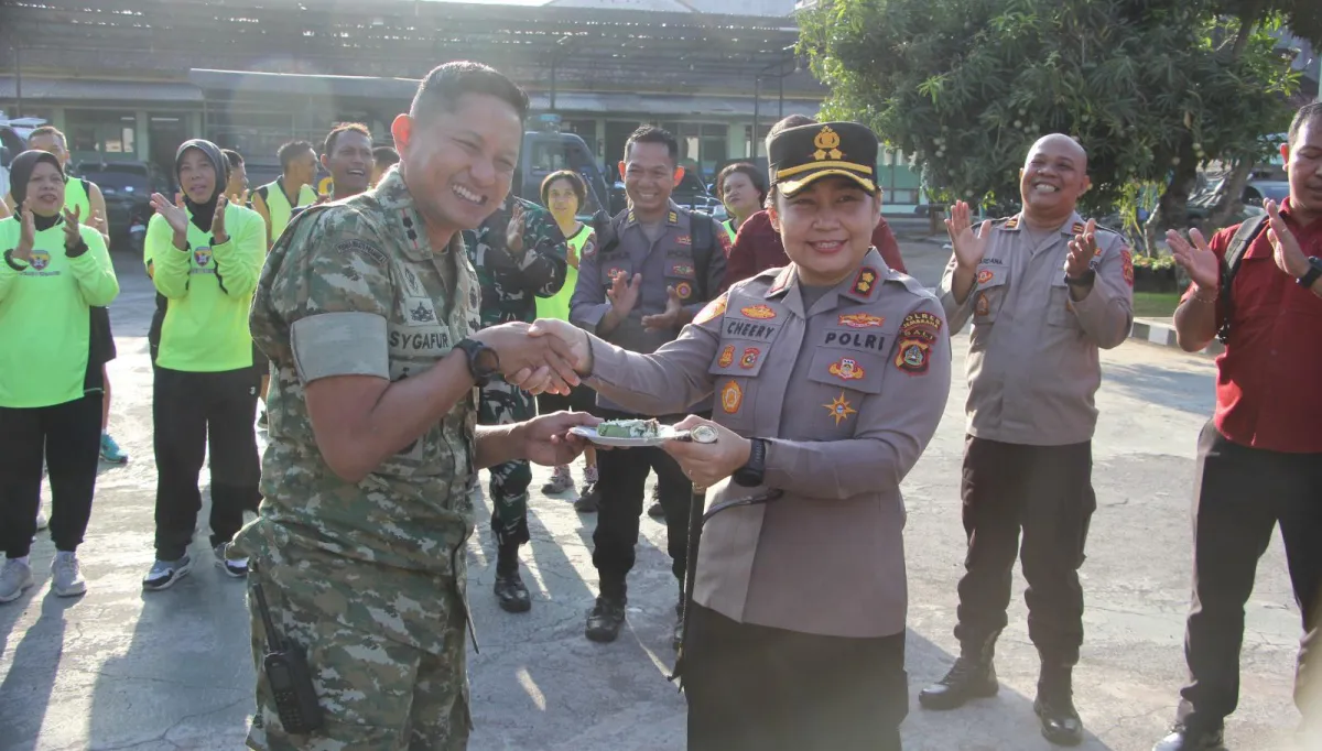 Momen Kehangatan HUT ke-81 TNI, Dandim 1617/Jembrana Sambut Kedatangan Kapolres Jembrana di Makodim