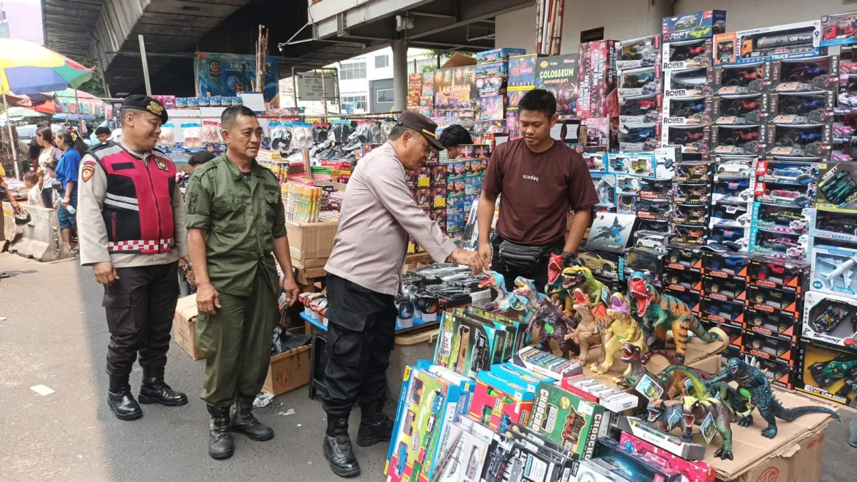 Patroli Tiga Pilar Tambora Perkuat Kamtibmas, Sasar Titik Keramaian dan Sambangi Warga