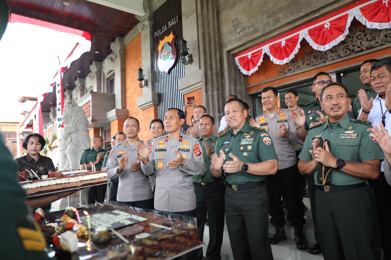Bersama Rombongan Datangi Mapolda Bali, Kasdam IX/Udayana Beri Kejutan Jajaran Polda Bali