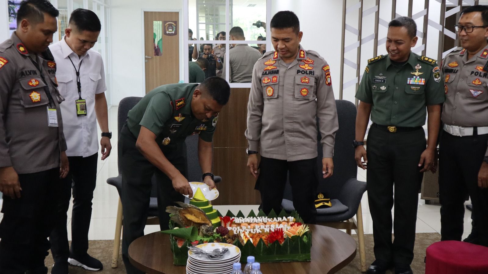 HUT Bhayangkara, Polresta Bandara Soekarno Hatta Menerima 3 Kunjungan Lembaga TNI